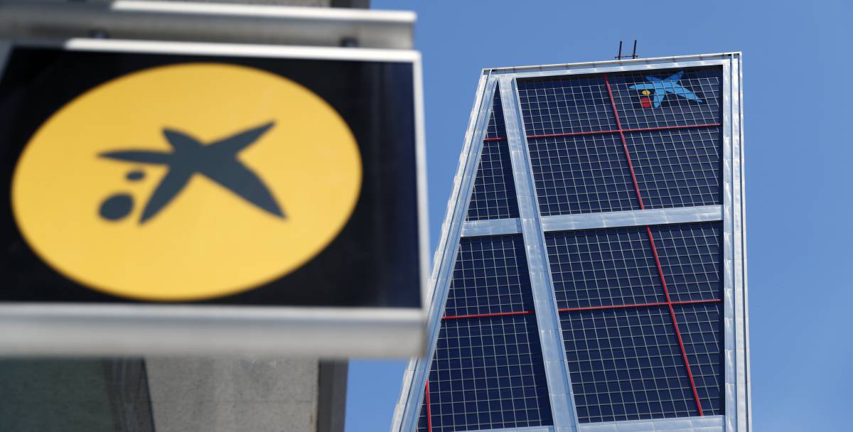 CaixaBank gana un 49% menos por el efecto de la fusión el año pasado, pero eleva los márgenes a doble dígito