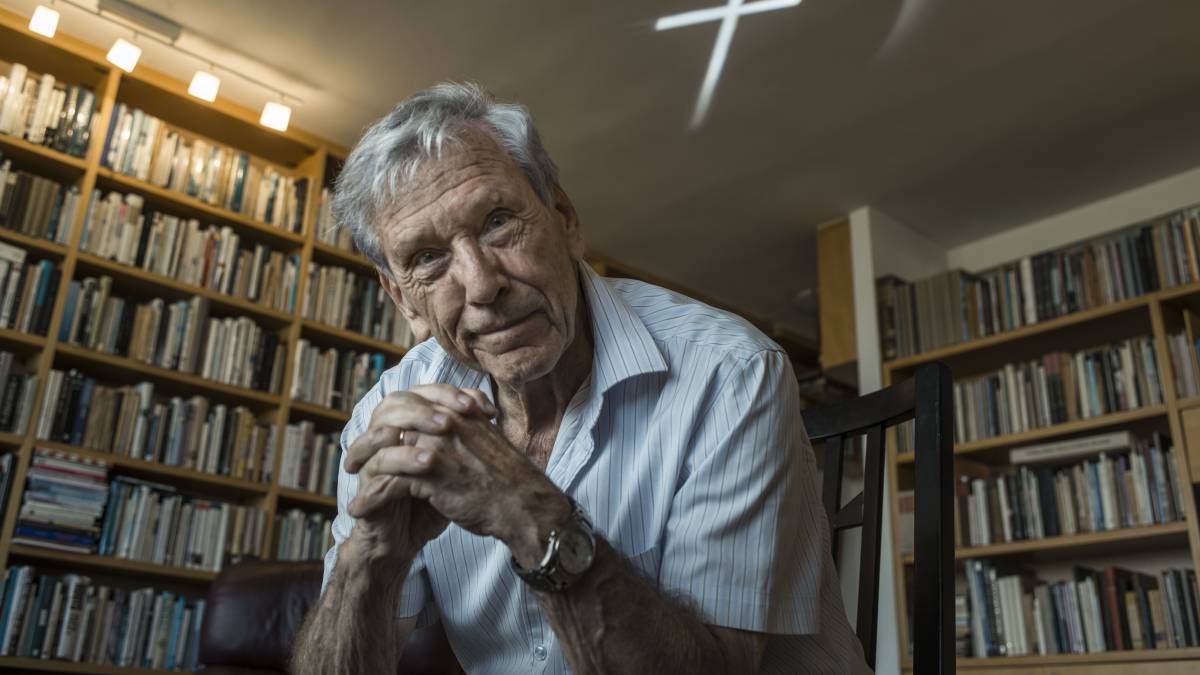 Muere el escritor israelí Amos Oz