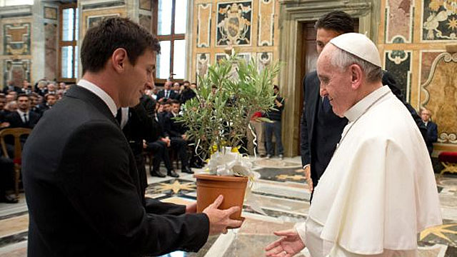 El Papa y Messi