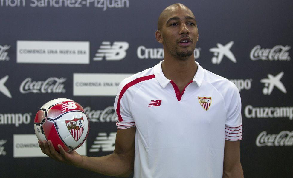 Tres Jugadores Del Sevilla Se Intoxican En Su Dia Libre Deportes El Pais