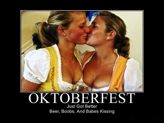 Sexy-Girls-Kissing-Oktoberfest