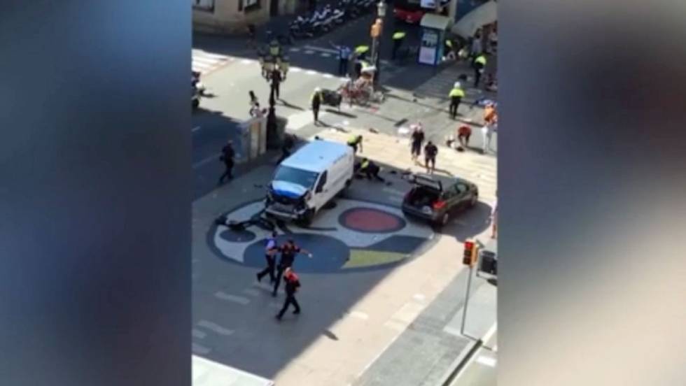 Video Las Primeras Imagenes De La Rambla Tras El Atropello Masivo En Barcelona Actualidad El Pais