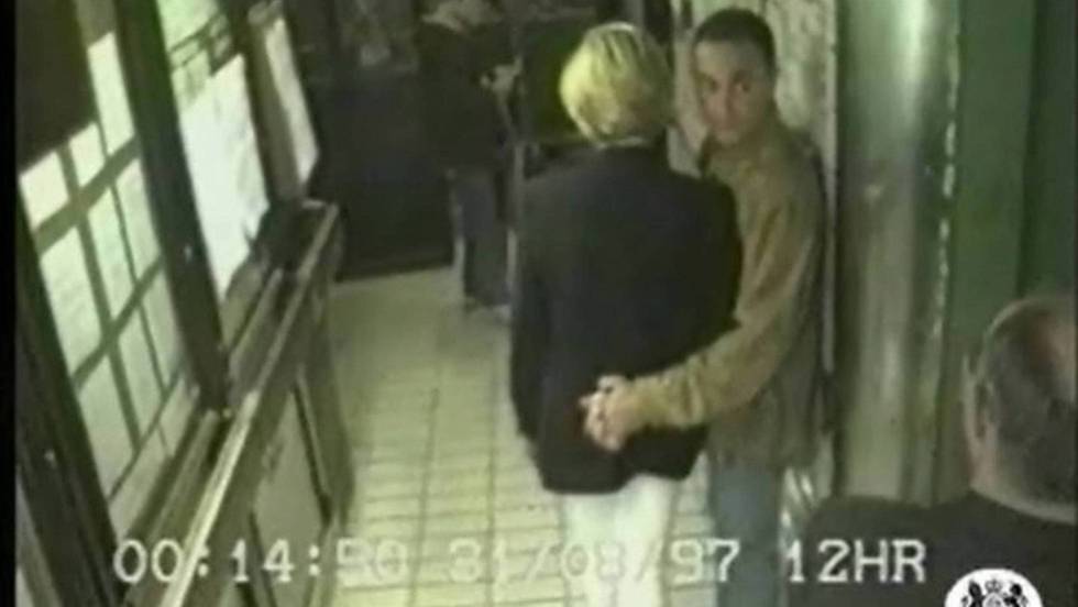 Esta fotografía de una cámara de seguridad muestra a la pareja pocos minutos antes de morir. Foto: Vanitatis