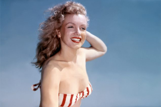 De Rita Hayworth a Ana Obregón: lo mejores posados de verano de la historia