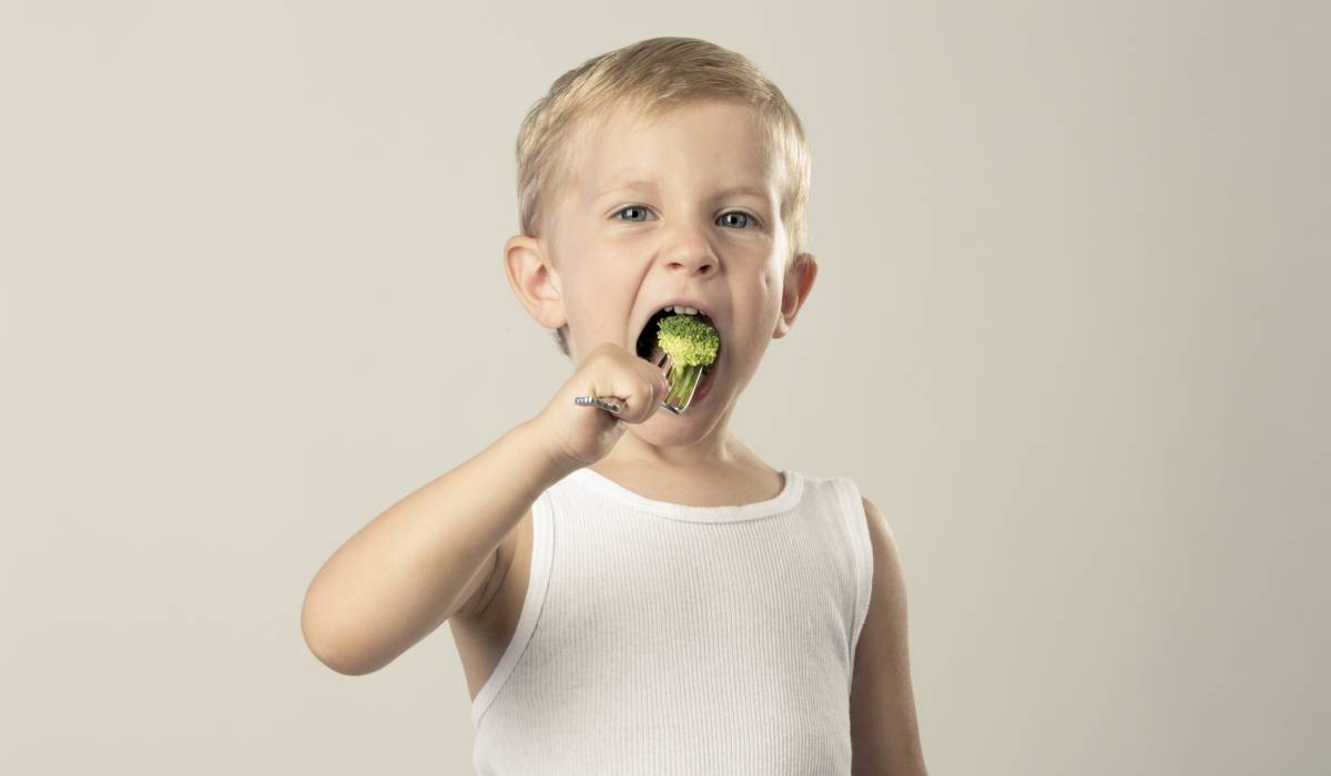 Así se enseña a un niño a comer sano y sin rechistar