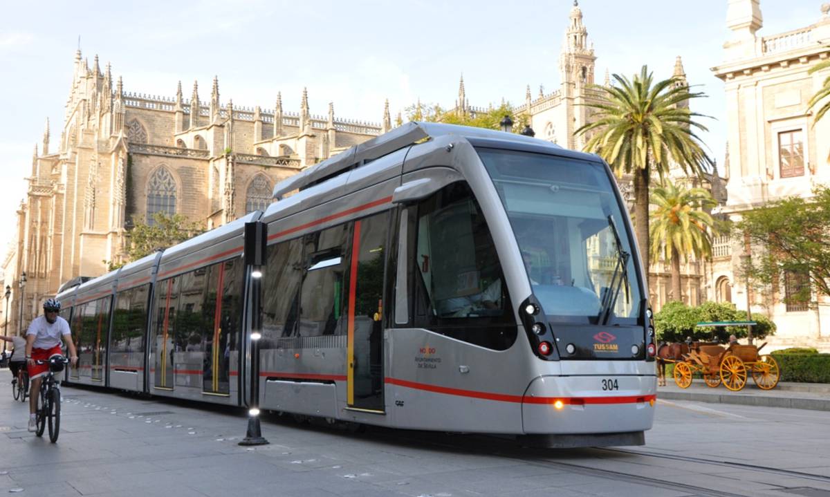 El tranvía que perdió la catenaria gracias a la Semana Santa