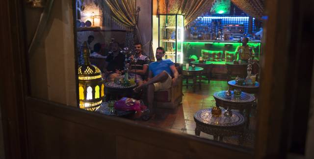 Legal loophole sees smoking return to Spanish bars, thanks to the hookah