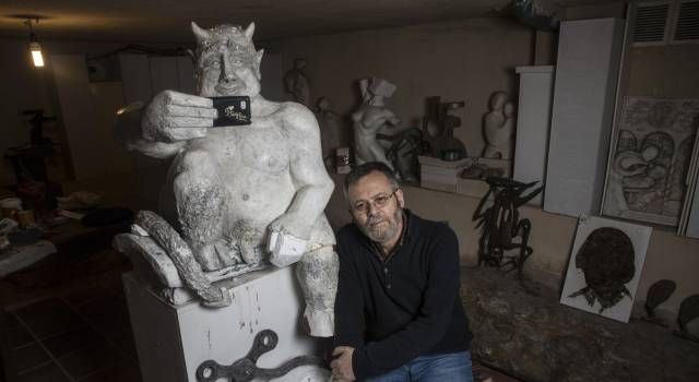 How a selfie-snapping statue of the devil has raised the ire of Segovia locals