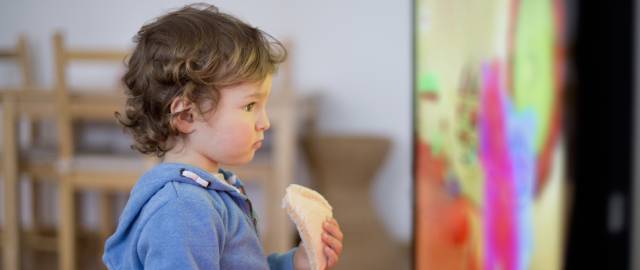 Premiar a los niños con tiempo de pantalla es tan malo como darles chucherías