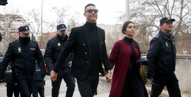 Soccer star Cristiano Ronaldo flies to Madrid to sign 23-month jail sentence