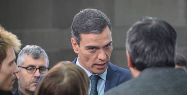 Spain's PM encourages Venezuelan opposition and calls Maduro a 