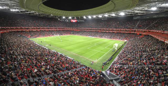 Record-breaking turnout for women's soccer game in Spain