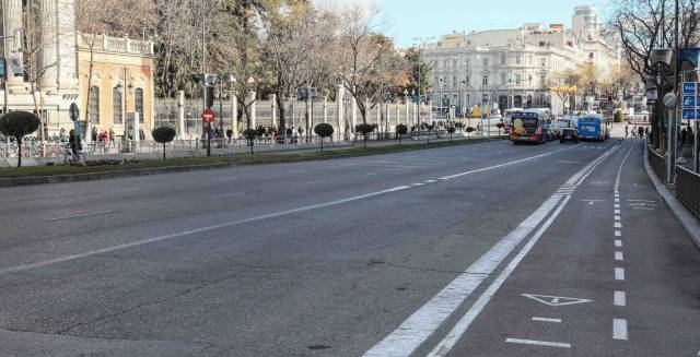 Why has traffic in Madrid improved with the taxi strike?