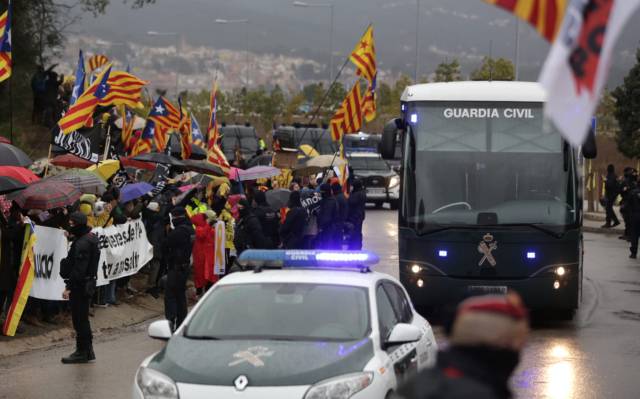 Catalan independence leaders moved to Madrid jails ahead of trial