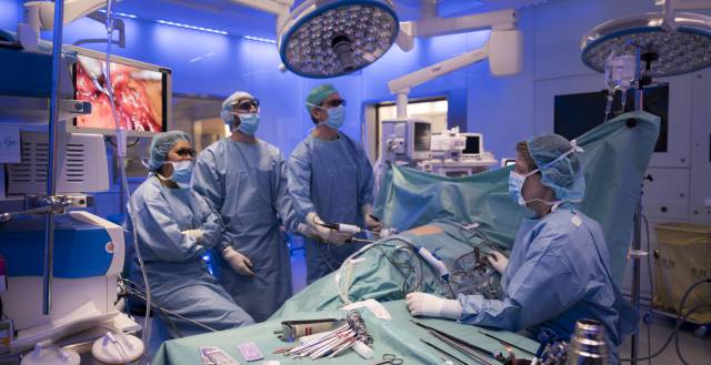 Video: How robots are revolutionizing kidney transplants in Spain