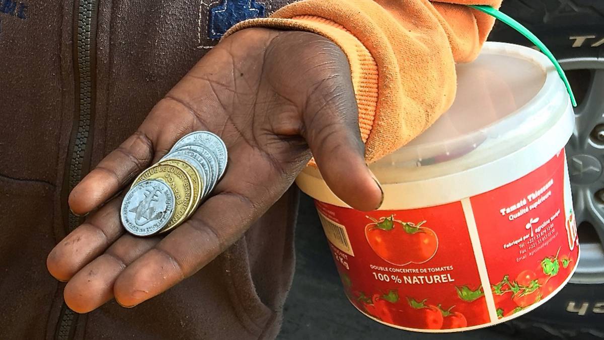 Niños encadenados a la mendicidad