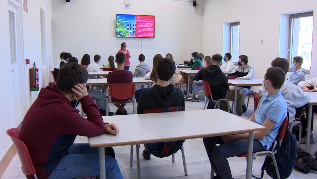 El Gobierno recomienda airear las aulas a pesar del frío o usar aparatos de ventilación contra la covid