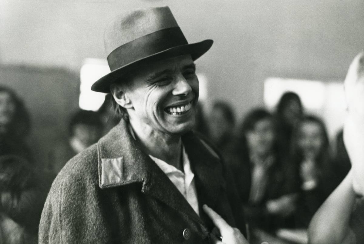 Centenario de Joseph Beuys, el payaso muestra la herida
