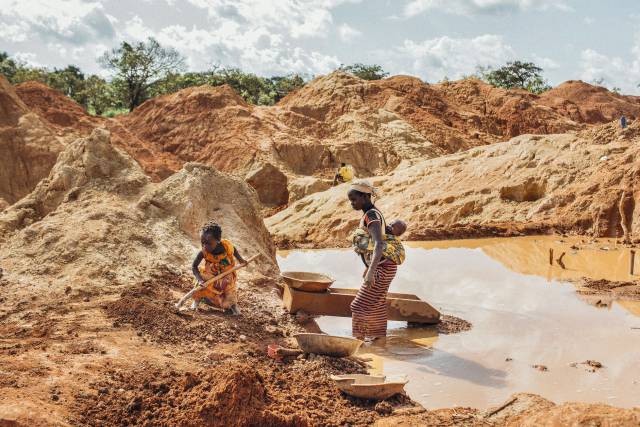 Niños que trabajan; infancia rota