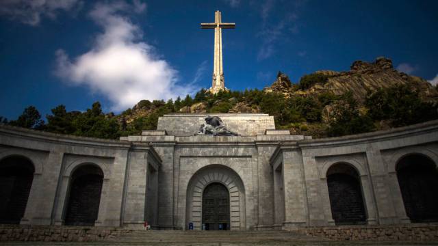 Spanish government makes legal move that could see Franco-era crimes prosecuted