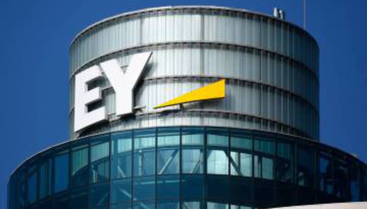 Los jefes de EY aprueban el plan para sacar a Bolsa el negocio de consultoría