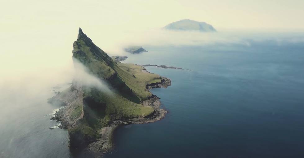 Una de las 18 ínsulas de origen volcánico del archipiélago de Islas Feroe.