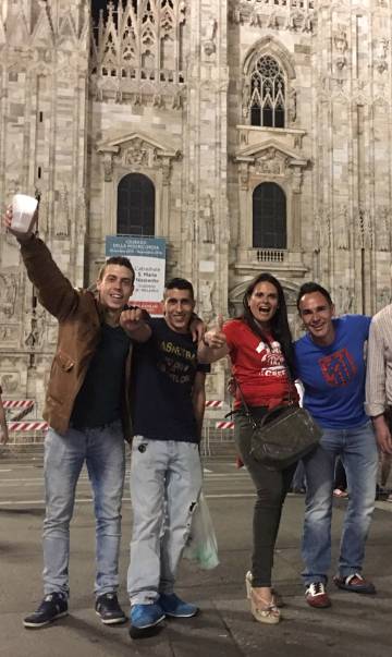 Cristian Martínez y su primo Víctor junto a Ana García y su marido José en Milán en 2016.