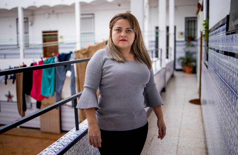 Martha fotografiada en su domicilio en Sevilla.