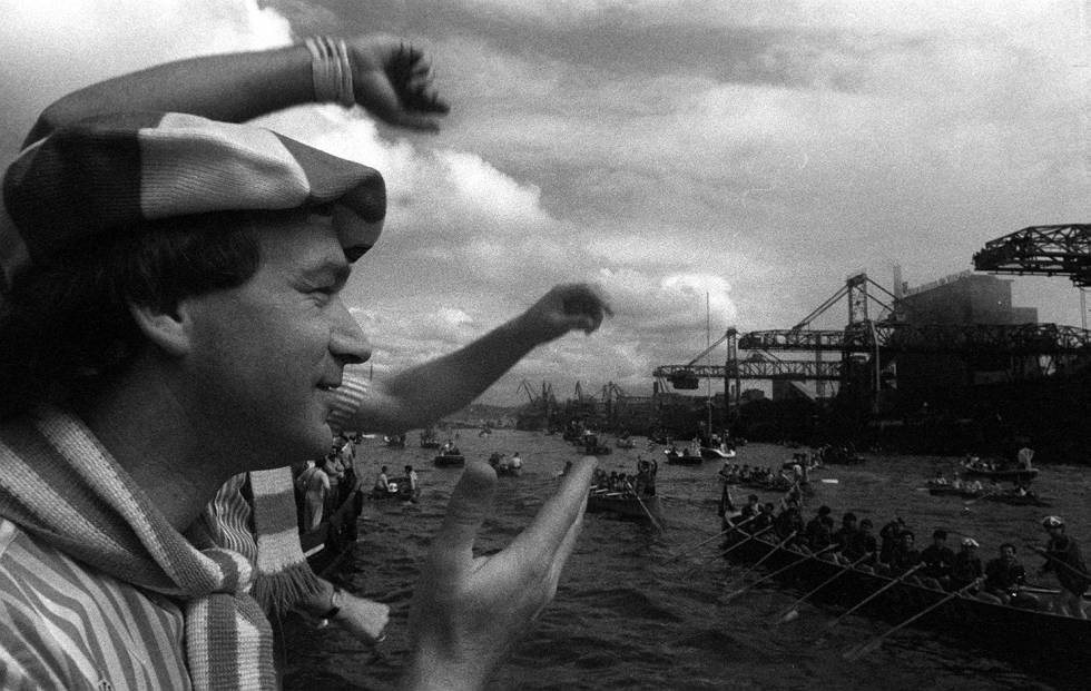 Javier Clemente fue el artífice desde el banquillo de las dos últimas ligas conseguidas por el Athletic. Consiguió crear un equipo férreo en defensa y temible en ataque, con pilares como Zubizarreta, Goikoetxea, Lizeranzu, Argote, Sarabia o Salinas. Como futbolista, en tres temporadas, Clemente disputó cinco derbis, pero siguió unos cuantos más desde el banquillo de los dos equipos, ya que dirigió a la Real en la temporada 19992000. Ahora se cumplen 50 años de su debut como jugador rojiblanco, una carrera prometedora que acabó prematuramente por una lesión.