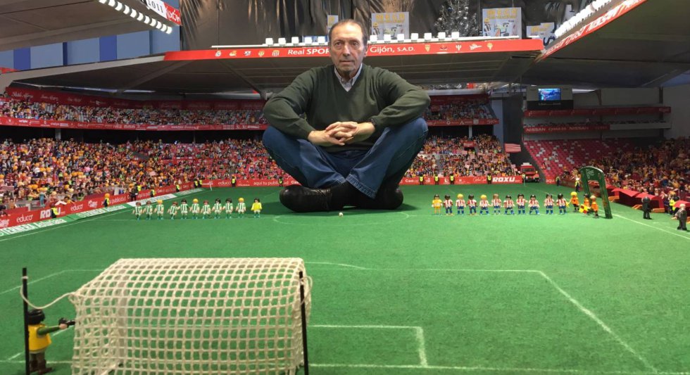 Para muchos, el Brujo ha sido uno de los mayores goleadores del fútbol español. Quini ganó cinco veces el trofeo Pichichi en la máxima categoría, dos con el FC Barcelona y las otras tres con su Sporting del alma. Y no solo barcelonistas y sportinguistas le profesan una enorme devoción. Cuando su archirrival, el Oviedo, corría riesgo de desaparecer, él invirtió en acciones para que se salvara, demostrando su generosidad. Falleció el pasado 27 de febrero y en torno a 15.000 personas quisieron despedirlo en su estadio, El Molinón, que desde entonces ha pasado a llamarse oficialmente estadio municipal El Molinón-Enrique Castro "Quini".