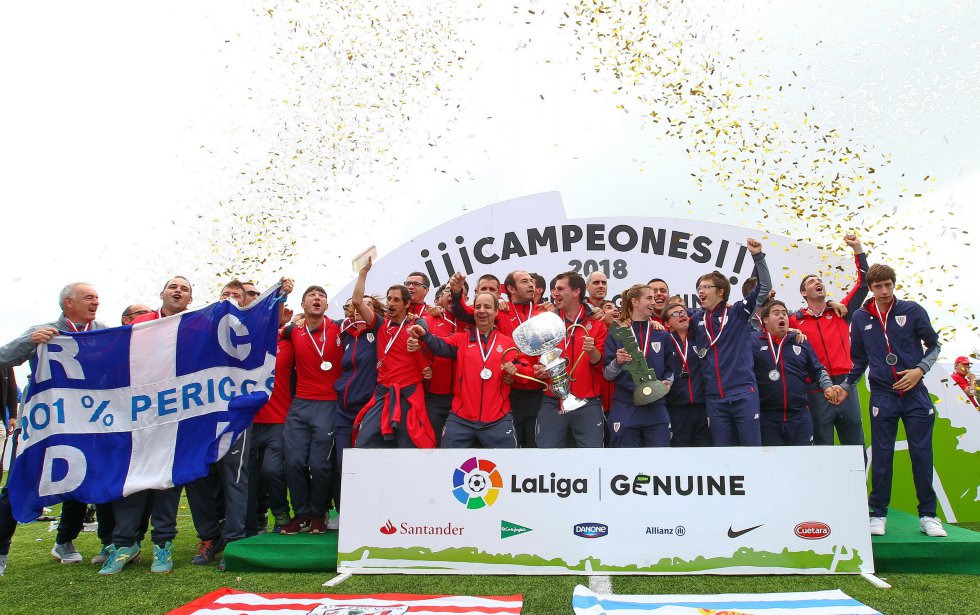 Una competición donde los jugadores reconocen cuándo no fue falta, donde se interesan constantemente por el adversario; una liga donde se puntúan, además de los goles y resultados, los valores demostrados. Eso es LaLiga Genuine Santander, cuya primera edición tuvo dos ganadores: el Athletic Club Fundazioa, galardonado en la clasificación que premia el juego limpio, y el RCD Espanyol Especial, triunfador futbolístico de esta competición de LaLiga para discapacitados intelectuales. La segunda edición, que arrancó en noviembre, la disputan el doble de equipos.