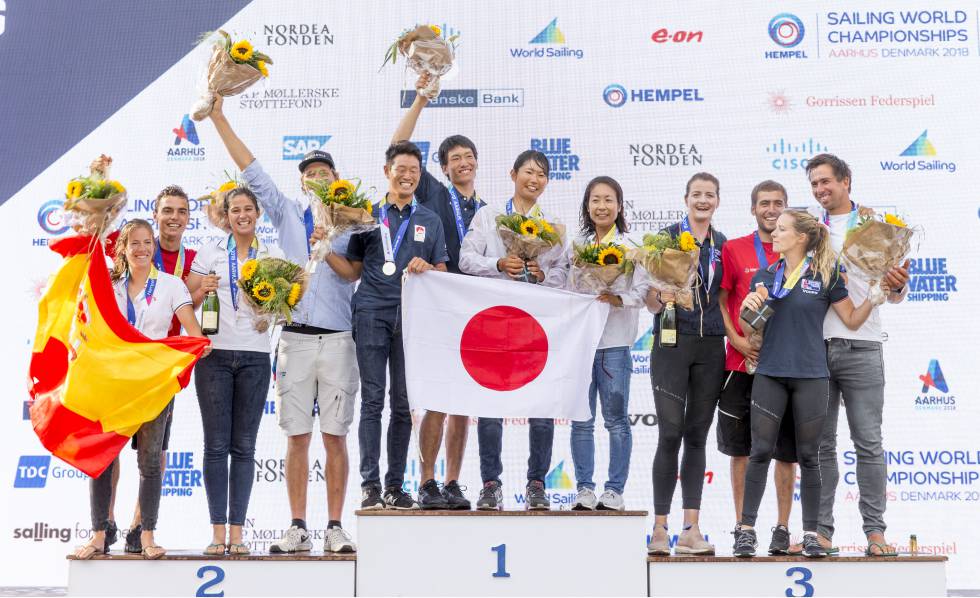 Con la mirada puesta en Tokio 2020, las regatistas Silvia Más y Patricia Cantero, catalana y canaria de 22 y 29 años respectivamente, alcanzaron la plata en la clase 470 femenino en el Mundial de Vela de Aarhus, Dinamarca, por detrás de las niponas. Cantero había anunciado su retirada para retomar los estudios, pero una llamada de Más la hizo volver al mar. Los regatistas Jordi Xammar y Nicolás Rodríguez también se subieron al podium en la misma prueba. El barcelonés, de 24 años, y el vigués, de 27, obtuvieron bronce al quedar por detrás de los nipones y los franceses.
