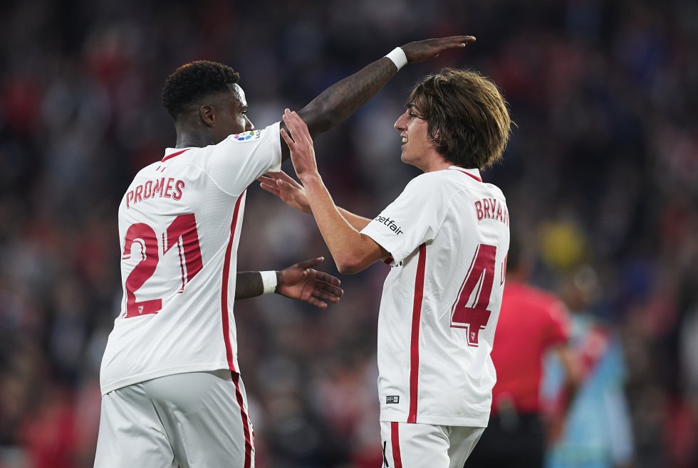 Ante el Rayo Vallecano, Bryan Gil, nacido en Barbate (Cádiz) en 2001, se convirtió en el primer jugador del siglo XXI en marcar un gol en LaLiga Santander. Controló el balón colgado por Sarabia al borde del área chica y recortó con tranquilidad hacia la izquierda, tumbando a su defensor, para batir al guardameta rayista. Fue la jornada 34. Antes ya había sido el primer nacido en el siglo en dar una asistencia en alguna de las cinco grandes ligas (Inglaterra, Italia, Alemania, Francia y España).