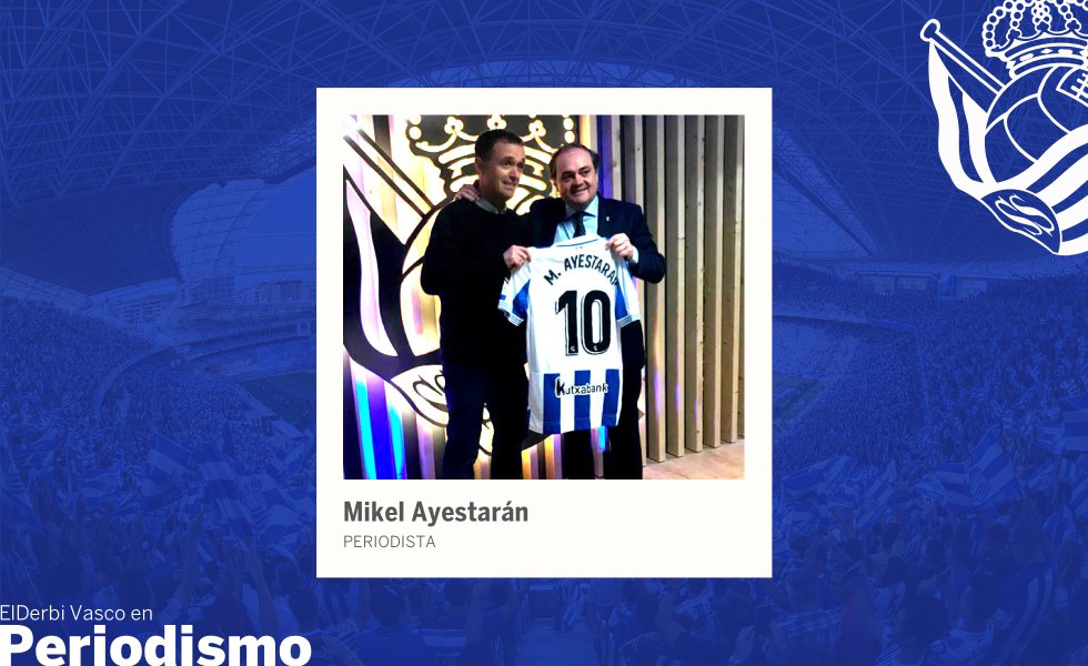 El periodista Mikel Ayestarán (Beasain, 1975) viajó desde Kabul (Afganistán) a Cádiz para poder presenciar desde la grada del Carranza el partido en el que su Real Sociedad terminaría logrando el ascenso de nuevo a la máxima categoría en la temporada 200910. “Fue con un hat-trick de Carlos Bueno”, recuerda. Se había prometido alejarse de los terrenos de juego desde que en Mendizorroza perdiera su equipo tras ir por delante en el descuento contra el Deportivo Alavés. Él, que ha trabajado en todos los conflictos bélicos desde la invasión israelí de Líbano de 2006, dice que “se ponía cardíaco”. Y aun le ocurre un poco cuando se trata de un derbi vasco: “no puedo ni siquiera verlos por la tele o escucharlos por la radio. Trato de aislarme. Me pongo demasiado nervioso”. Sin embargo el año pasado (de ahí la fotografía con el presidente, Jokin Aperribay), el encuentro coincidió con un viaje suyo a Donostia y él quería predicar “el realsocialismo a sus hijos y que tuvieran una primera gran sensación en Anoeta”. El resultado, 2-1 para los suyos.