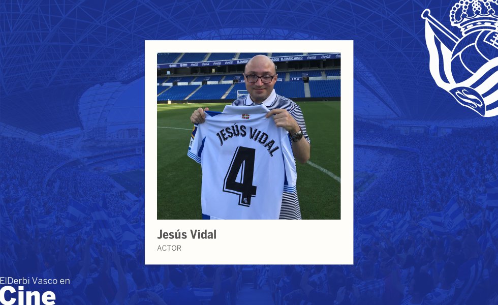 A Jesús Vidal (León, 1975) le pondrían en un aprieto si le hicieran escoger qué le hizo más ilusión, el Goya al mejor actor revelación que ganó por Campeones o el saque de honor que pudo hacer luego en Anoeta (Reale Seguros Stadium) en un partido frente al Atlético de Madrid, saludando a ídolos como Asier Illarramendi. Ha manifestado en distintas entrevistas que es seguidor de la Real desde los siete años, cuando su padre le regaló la indumentaria completa, y que para él la Real Sociedad representa “el País Vasco abierto y solidario, la hierba verde y el cielo azul”.