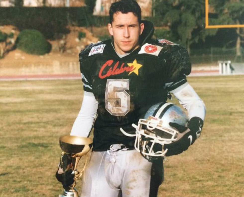 Jordi Soler, de los Badalona Dracs, con la Copa de España, tras vencer a los Bilbao Cougars en 1999.