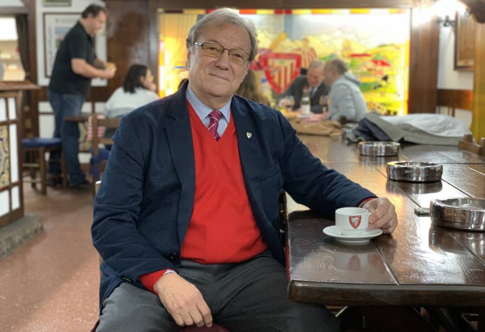 Manolo Delgado, en la Peña Juvenil del Athletic Club en la calle Licenciado Poza.