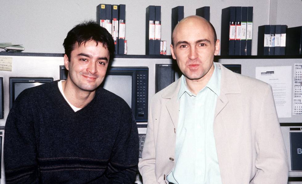 El periodista Julio Maldonado junto a su compañero en Canal+ en los noventa, Marcos López.