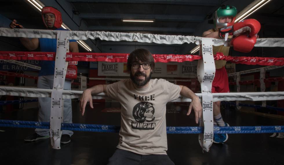 Quique Peinado en el gimnasio de Manolo del Río, en el interior del Estadio de Vallecas.