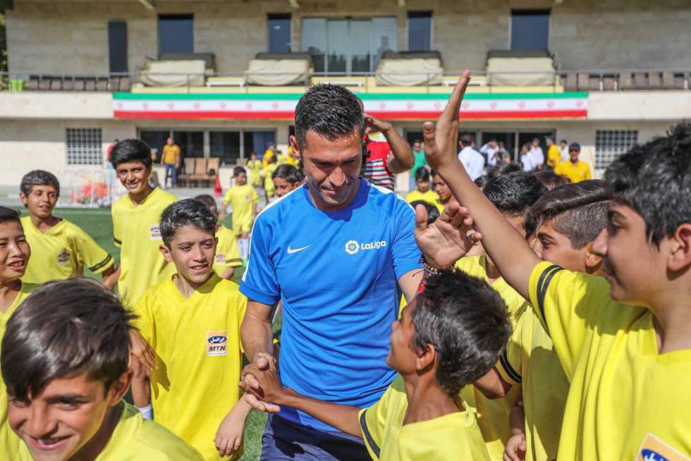 Niños de Irán en una jornada de entrenamiento con LaLiga.