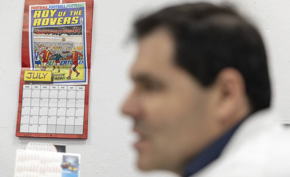 Calendarios de 'Roy of the Rovers' en el despacho de Alberto.