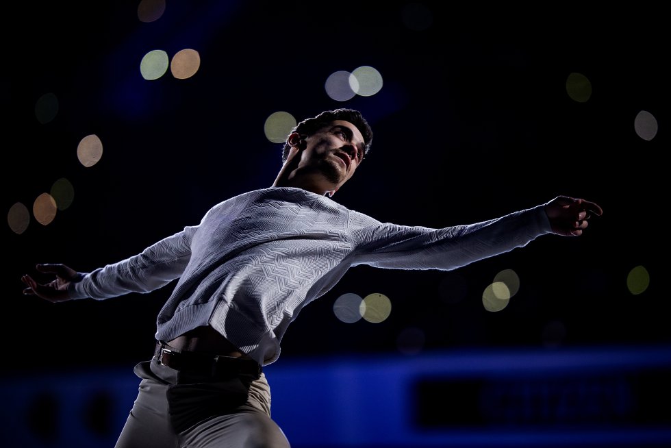 Cuesta imaginar que de un país con apenas 20 pistas de hielo surgiera él: Javier Fernández, ganador de siete campeonatos europeos seguidos, de dos mundiales (2015 y 2016) y una medalla olímpica, lograda en PyeongChang (Corea del Sur) tras escapársele por poquísimo en Sochi. Casi lo mismo cuesta hacerse a la idea de que, tras él, difícilmente volveremos a ver patinaje patrio de ese nivel. Fernández se retira. “No soy un jubilado; bueno, de la competición sí, pero no de la vida, ni del patinaje tampoco. Me gustaría estar conectado, siempre que pueda, al que es mi deporte, y al deporte en general”, dijo en una entrevista con EL PAÍS.