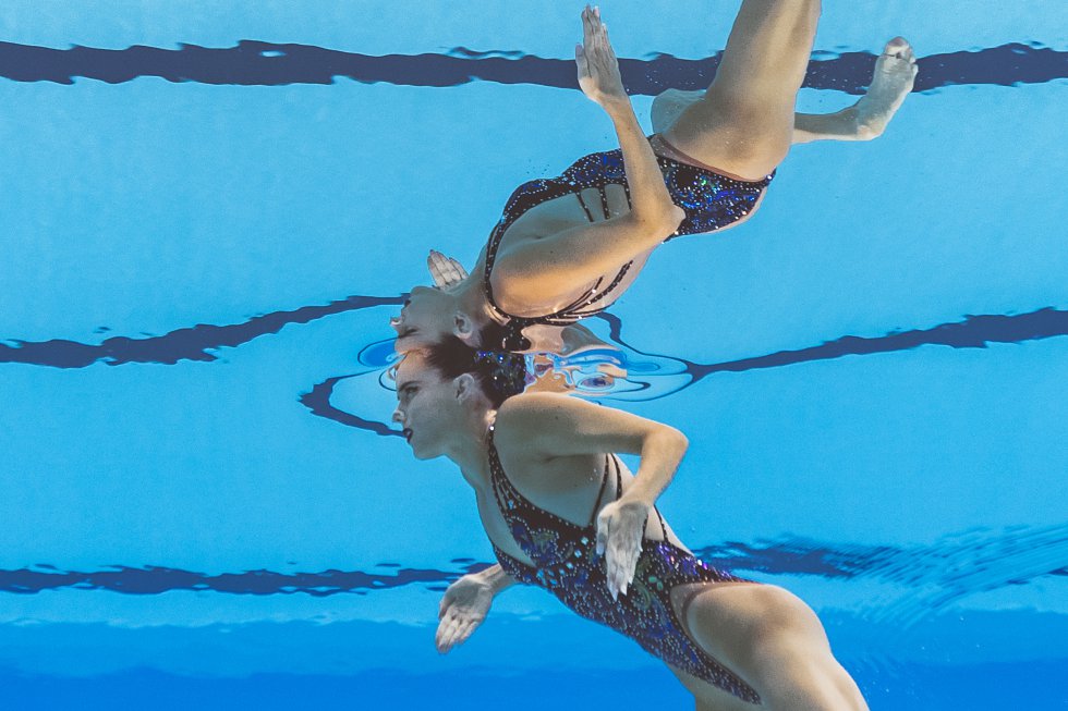 'It's a man's man's man's world' ('Es un mundo de hombres') sonaba en la piscina de Gwengju (Corea del Sur) en la final de solo libre de los Mundiales. Y Ona Carbonell dibujaba triángulos y círculos y de todo con sus piernas de ballet y conseguía 94,5 puntos y su medalla de plata, la 23ª. Es la que más metales ha ganado en la historia en todas las disciplinas. Solo la superan los nadadores estadounidenses Michael Phelps y Ryan Lotche.