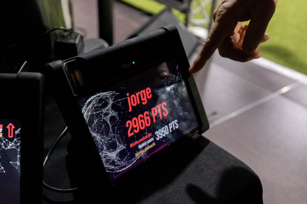 Los participantes en el Messi10 Challenge LaLiga estarán divididos en tres categorías diferenciadas por edad. El sistema de puntuación (en la foto) tendrá diferenciadas cada una de ellas y en cada función se dará un único ganador al que le espera una recompensa. El espectador que complete con más acierto los retos a los que se enfrentará se hará con el título de ‘El Messi del día’ y tendrá la posibilidad de integrarse al 'show'.