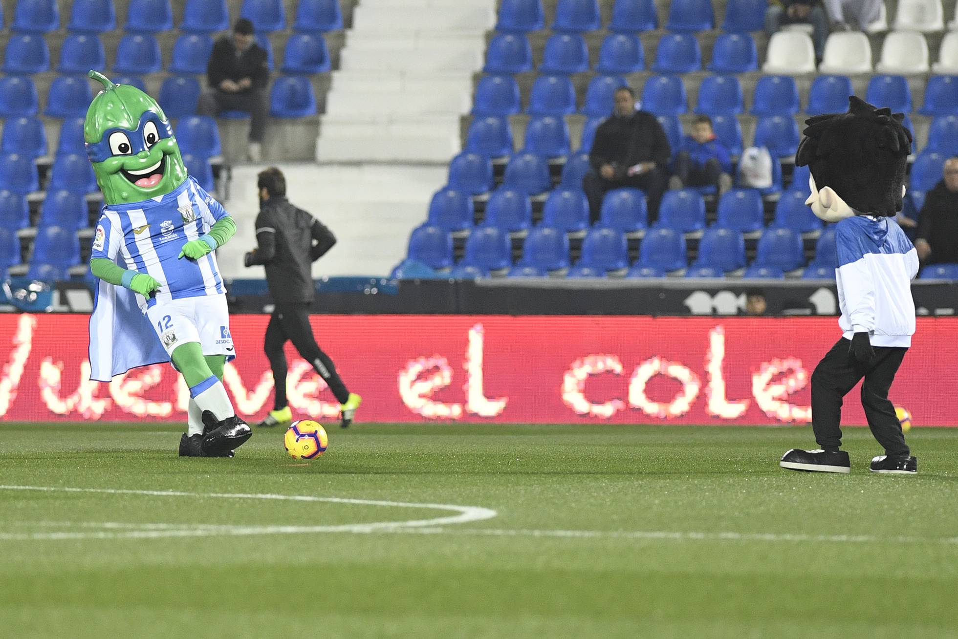Todo lo que no ves en un partido de fútbol, minuto a minuto