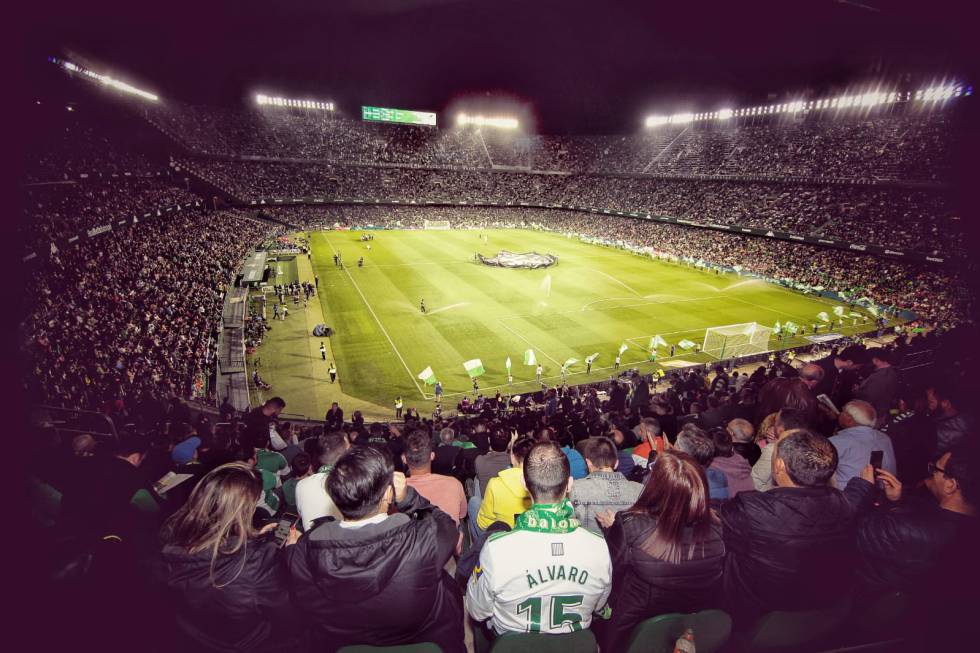 El Benito Villamarín, repleto antes de un partido del Real Betis.