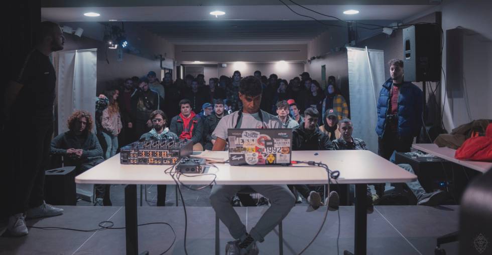 Sandro Jeeawock, productor de música urbana malagueño, en una de sus sesiones de Sampler Chef, donde también puede ver qué tipo de ritmos traen los nuevos artistas jóvenes.