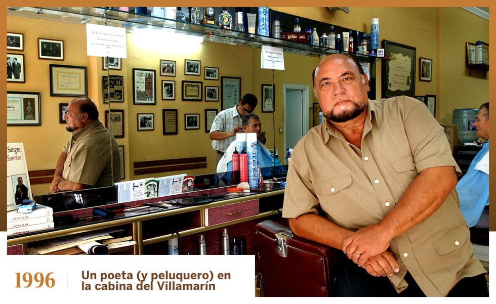 Manuel Melado aprendió de su padre el oficio de peluquero a los 11 años en el barrio San Julián (Sevilla). De joven, complementó la labor con su otra pasión: la música. Sus sevillanas se han convertido en verdaderos clásicos. “Es un hombre polifacético, que cuando suelta la tijera coge la pluma para escribir poesía o coplas y, cuando no, el micrófono, para dirigir un programa radiofónico”, escribía en 1983 en este periódico Alfredo Relaño sobre Melado. Diez años después, Manuel Lopera, entonces presidente del Real Betis, lo sedujo para convertirse en la voz del Benito Villamarín y, a la postre, en el speaker más famoso del fútbol español. Desde la cabina del estadio verdiblanco lanzó frases para el recuerdo, como la que recoge el Diario de Sevilla: “¡Se ruega al chófer del Sporting de Gijón que acuda al vestuario visitante... sin autobús!”. A sus 81 años sigue atendiendo en su barbería de la calle Amor de Dios. Siempre en Sevilla, claro.