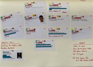 Lecciones de idiomas en la cabina de retransmisión