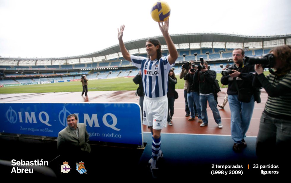 Sebastián Abreu es un hombre de mil y un equipos. A los 44 años, Abreu sigue en activo y acaba de aterrizar en Brasil para unirse a la disciplina del Athletic Club, el trigésimo club por el que ha pasado en toda su carrera. En España, el Loco, como es conocido en la profesión, tuvo un paso fugaz de unos meses por el RC Deportivo y la Real Sociedad.